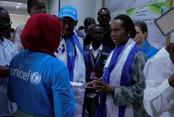 The UN Resident and Humanitarian Coordinator in Sudan Clementine Nkweta-Salami (right) meets UNICEF in Gedaref. (file)